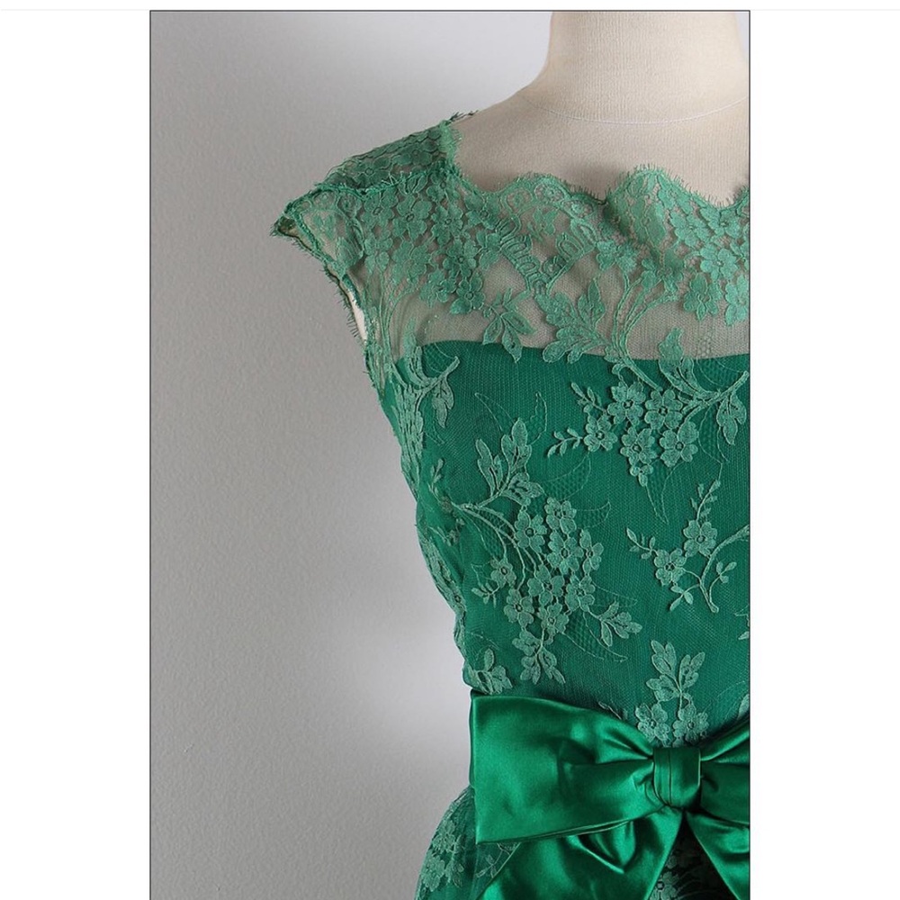 Vintage 1960s Malcolm Starr Chantilly Lace Emerald Green Maxi Dress - Picture 2 of 6